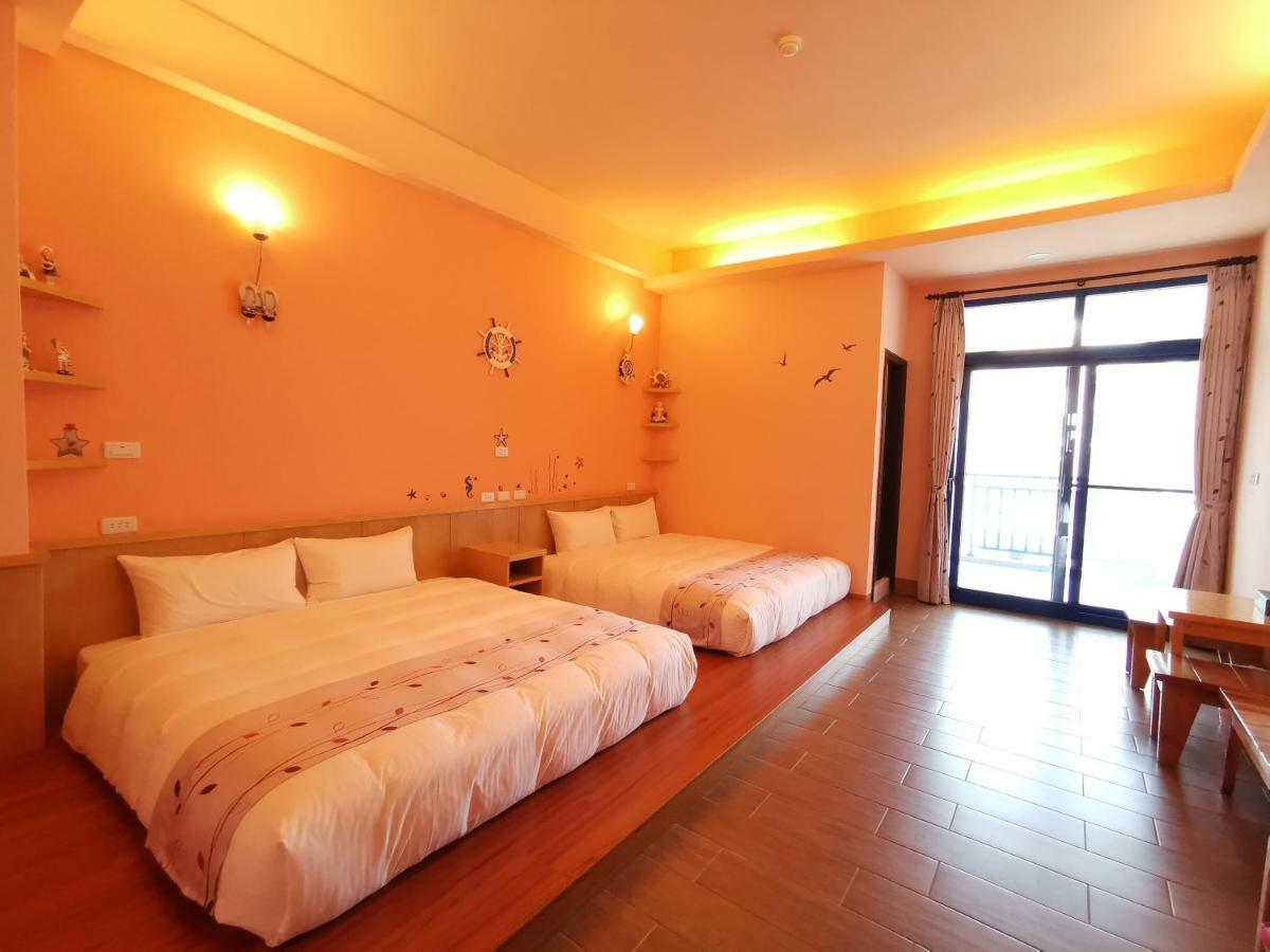 Love Ocean & Happy Bay Homestay 東港 エクステリア 写真