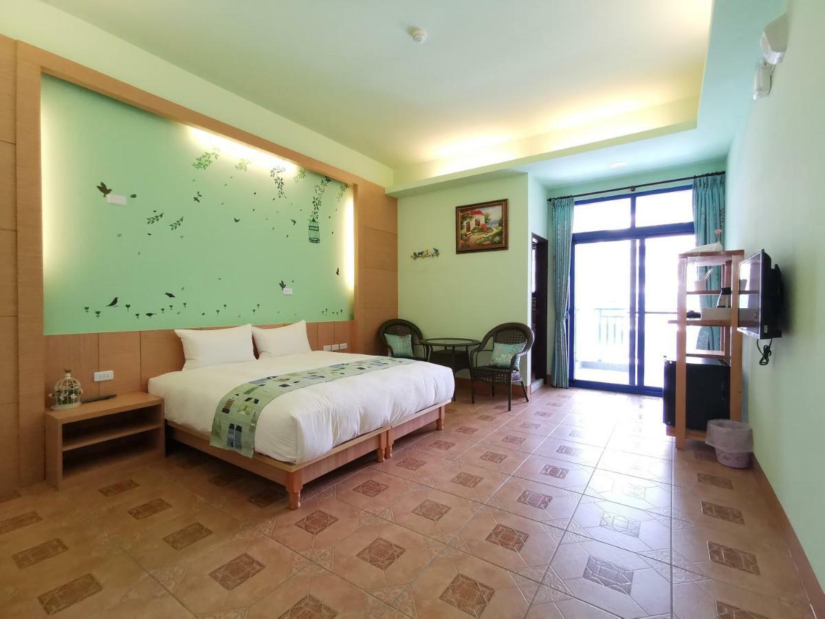 Love Ocean & Happy Bay Homestay 東港 エクステリア 写真