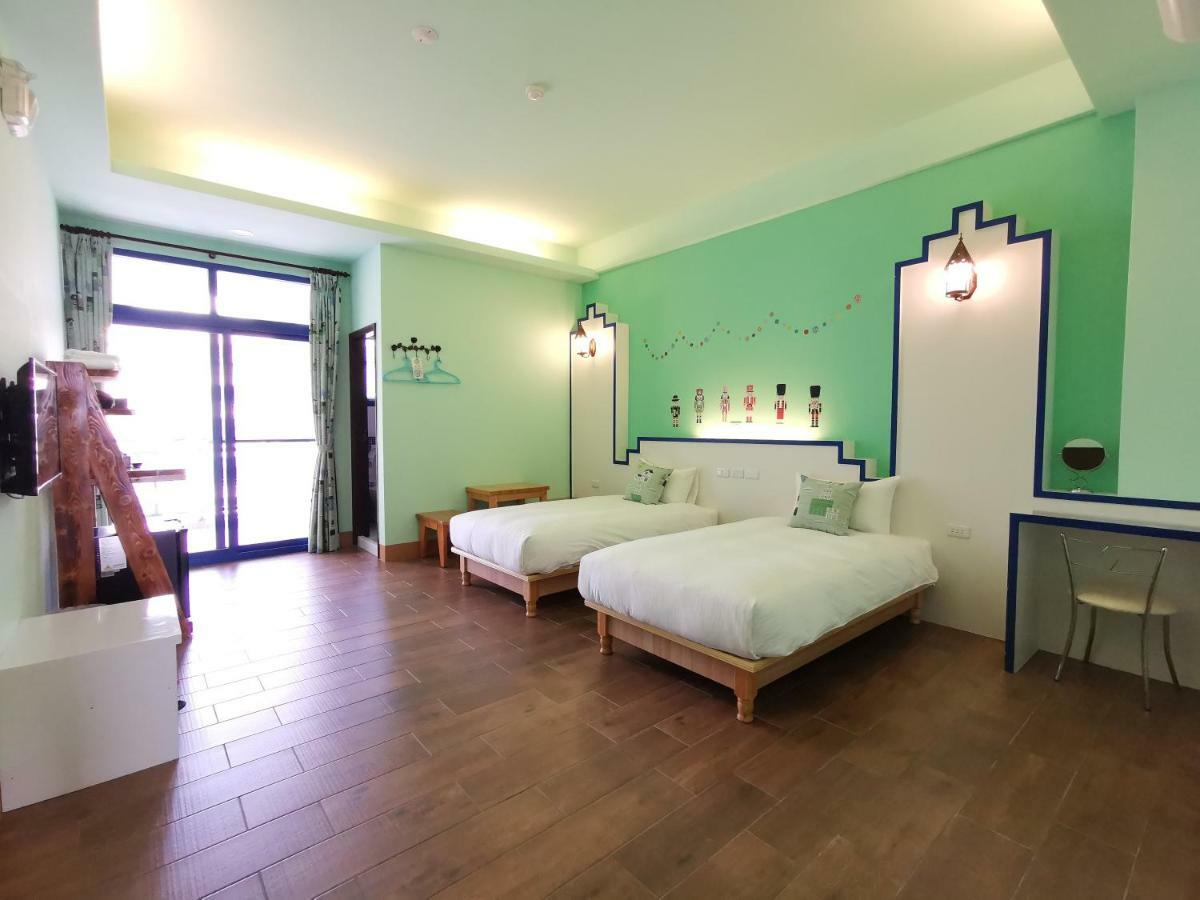 Love Ocean & Happy Bay Homestay 東港 エクステリア 写真